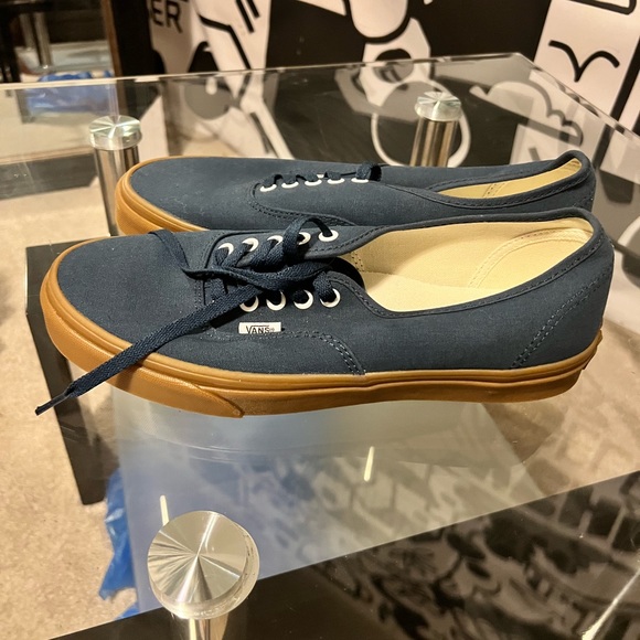 *Ultra Rare* Vans “ Gum Sole Pack” Authentic Shoes | Size: US 10 | Colour: Blue - Picture 6 of 6